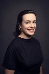Bildet kan inneholde: person, smil, hake, kinn, øyenbryn.